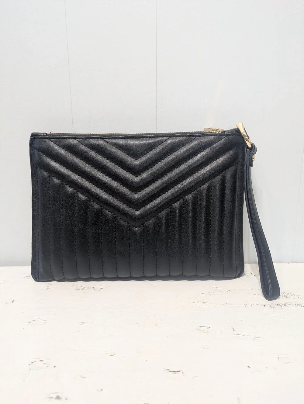 A New Day Black Quilted Wristlet Pouch  Zipper Closure Card Slots Slip Pocket‎